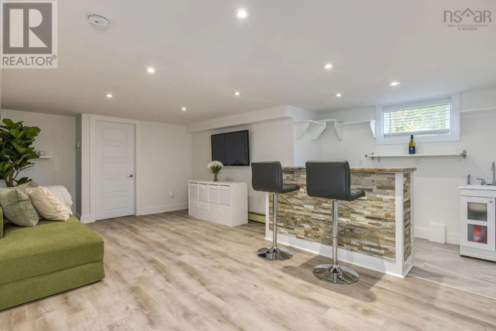 2 Ryland Avenue