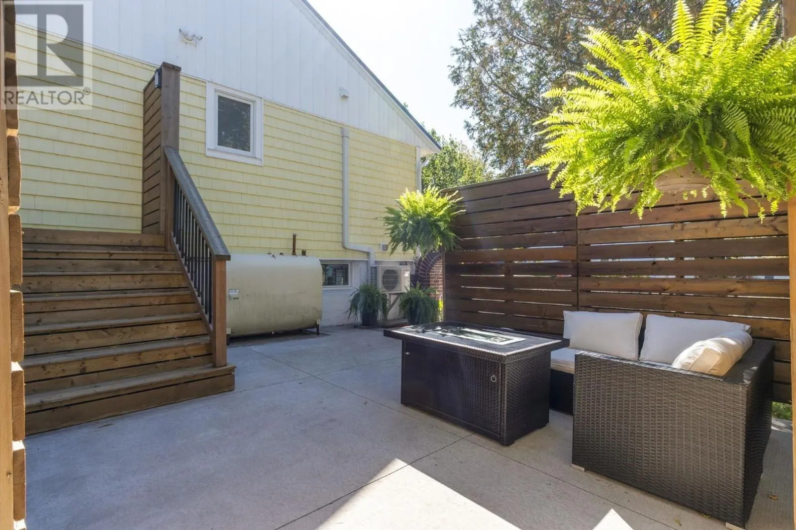 2 Ryland Avenue