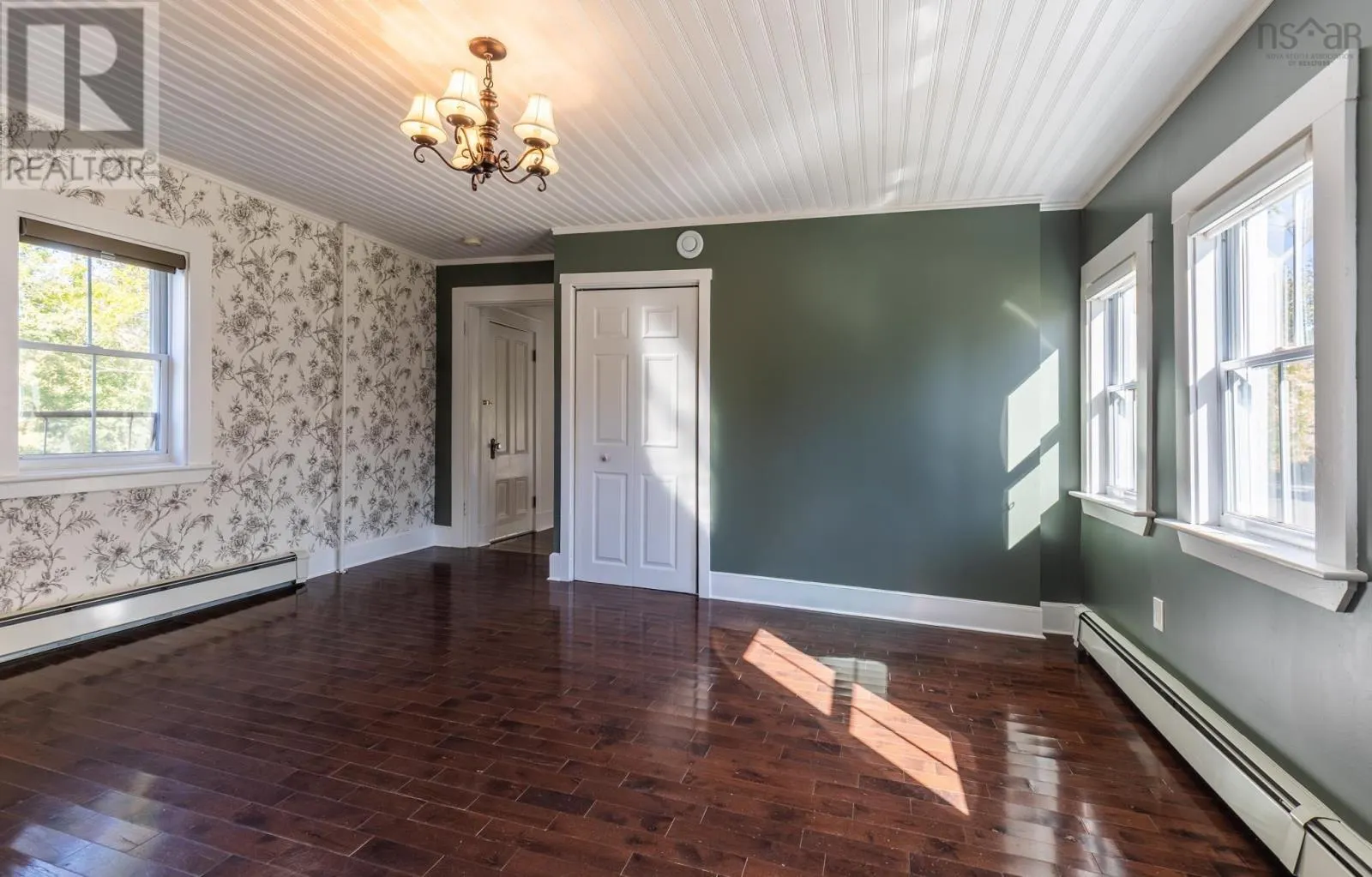 47 Lakeside Road