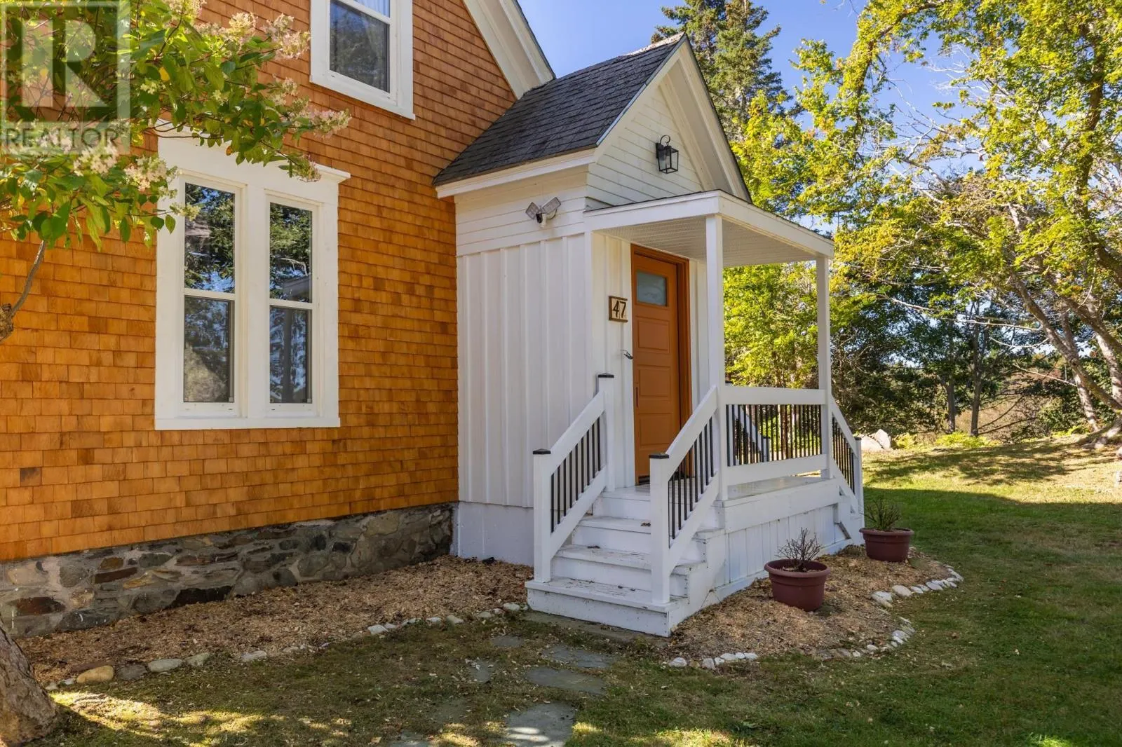 47 Lakeside Road