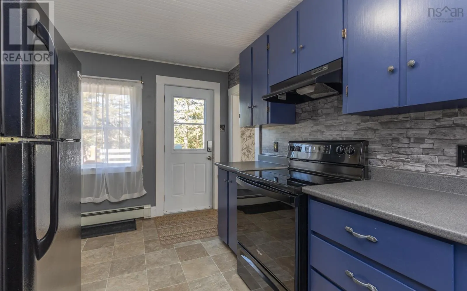47 Lakeside Road