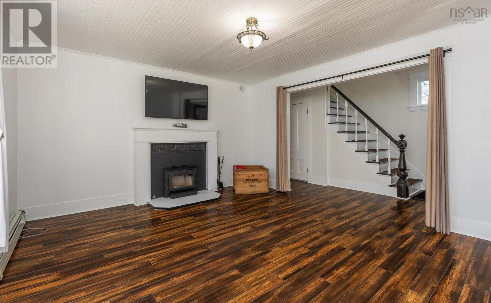47 Lakeside Road