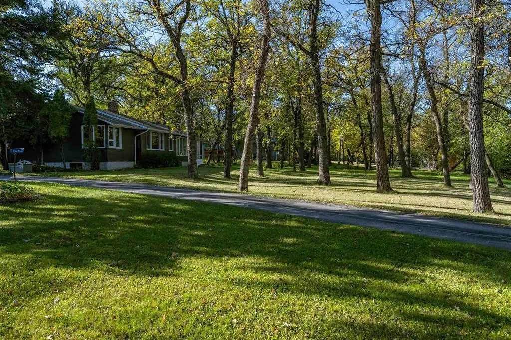 3293 Henderson Highway