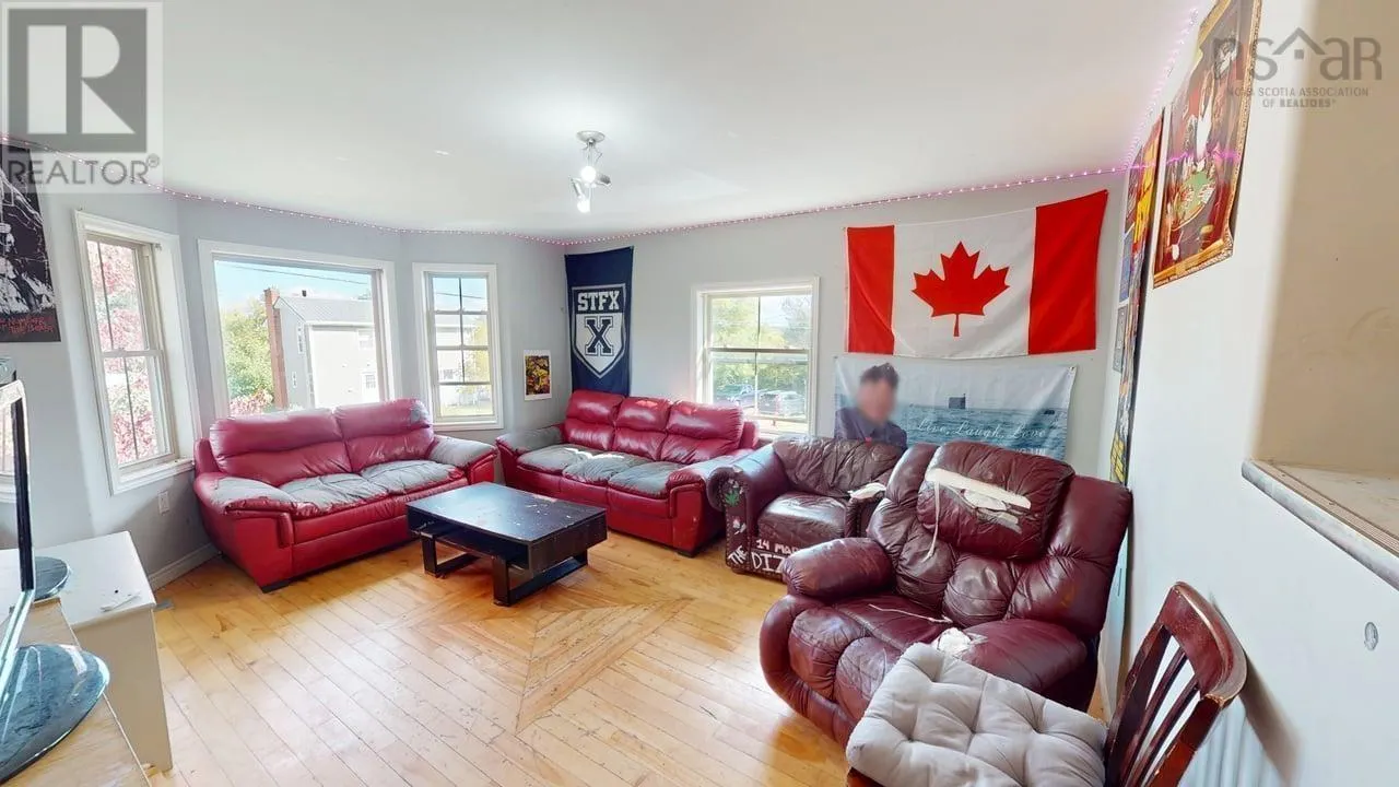 14 Mariner Drive