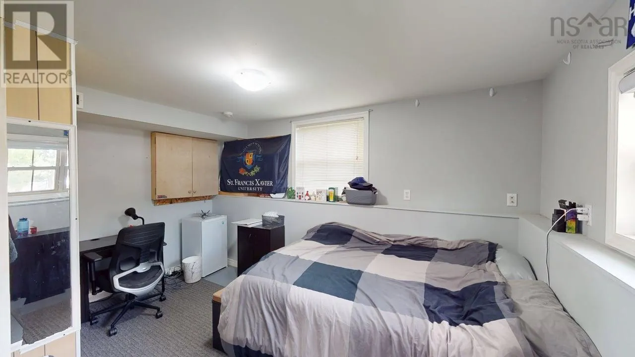 14 Mariner Drive