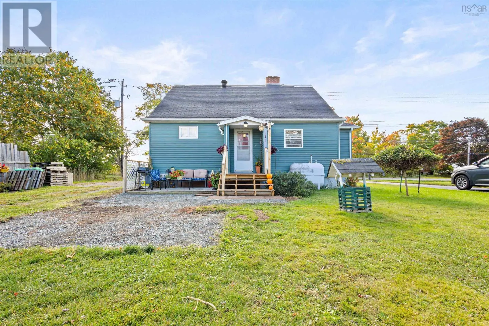 593 College Road
