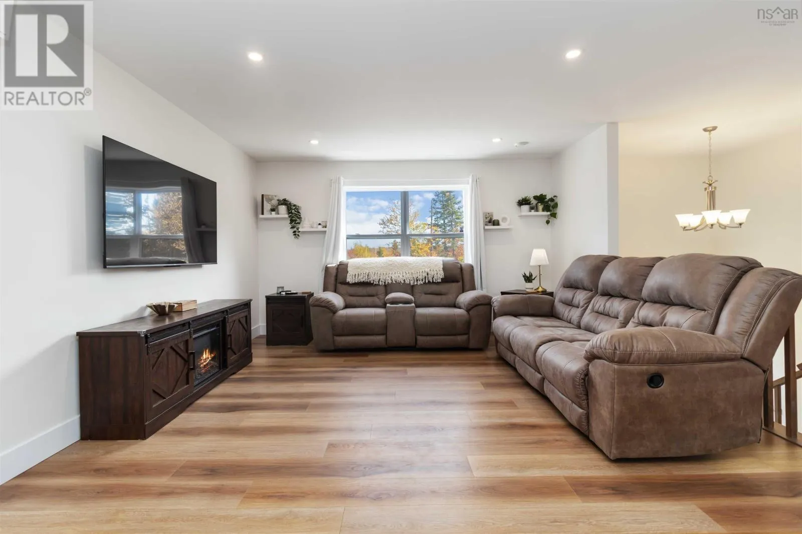 352 East Uniacke Road