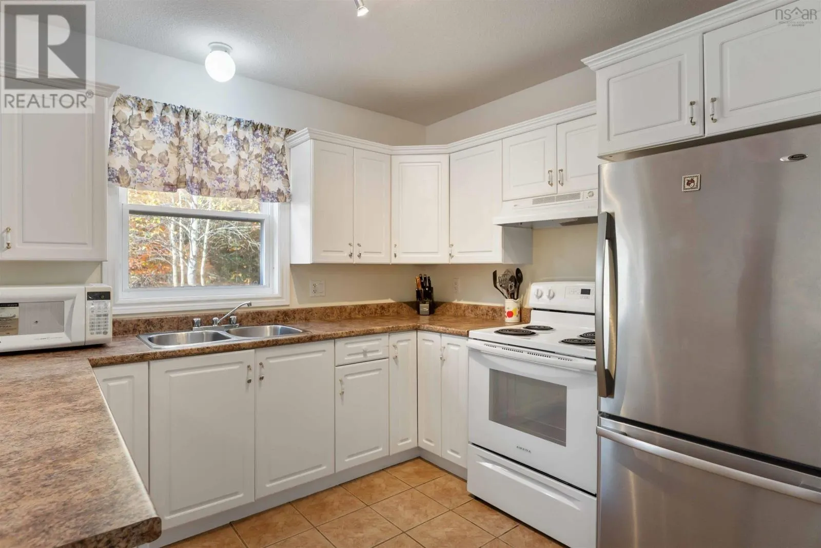 1119 Victoria Road