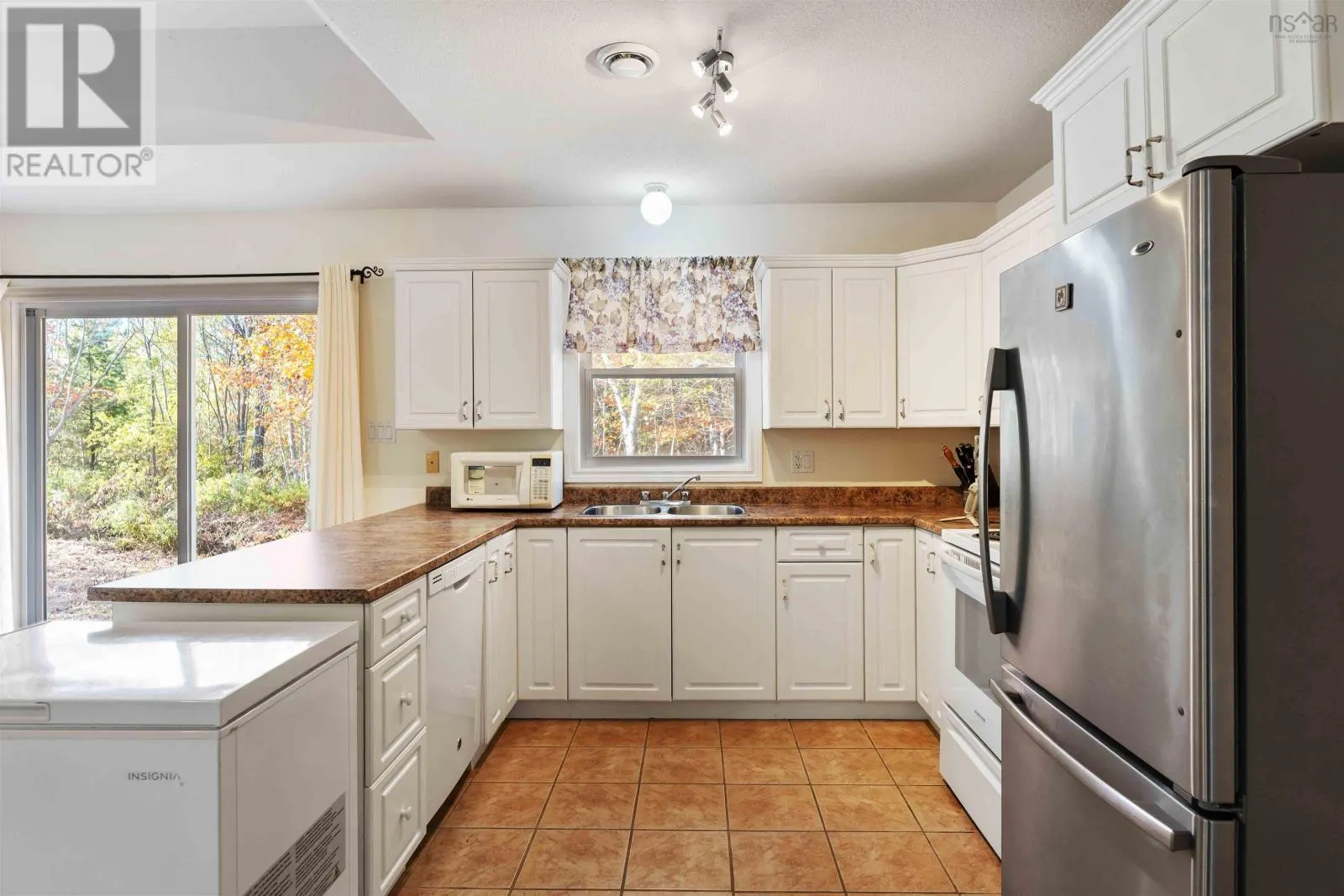 1119 Victoria Road