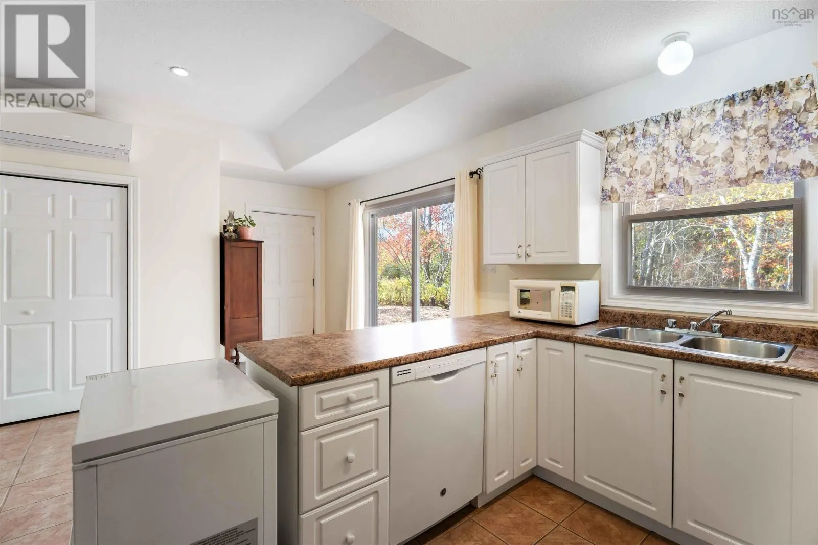 1119 Victoria Road