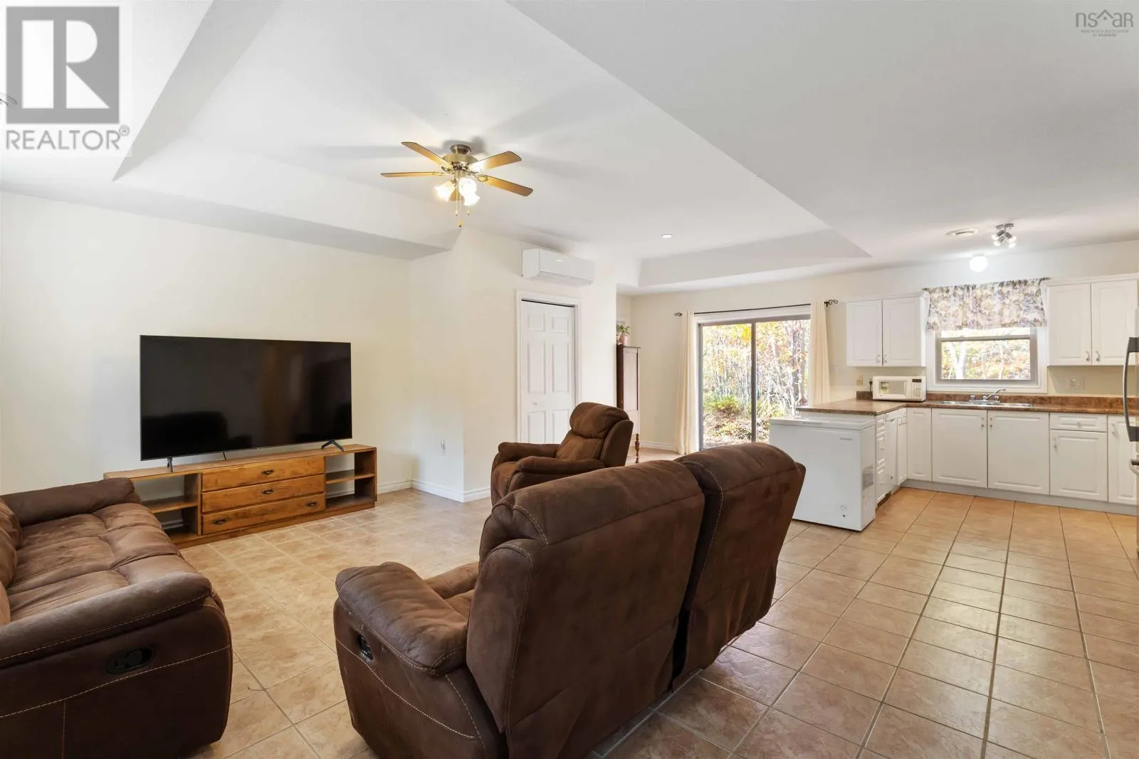1119 Victoria Road