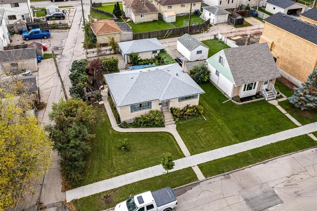 621 Government Avenue
