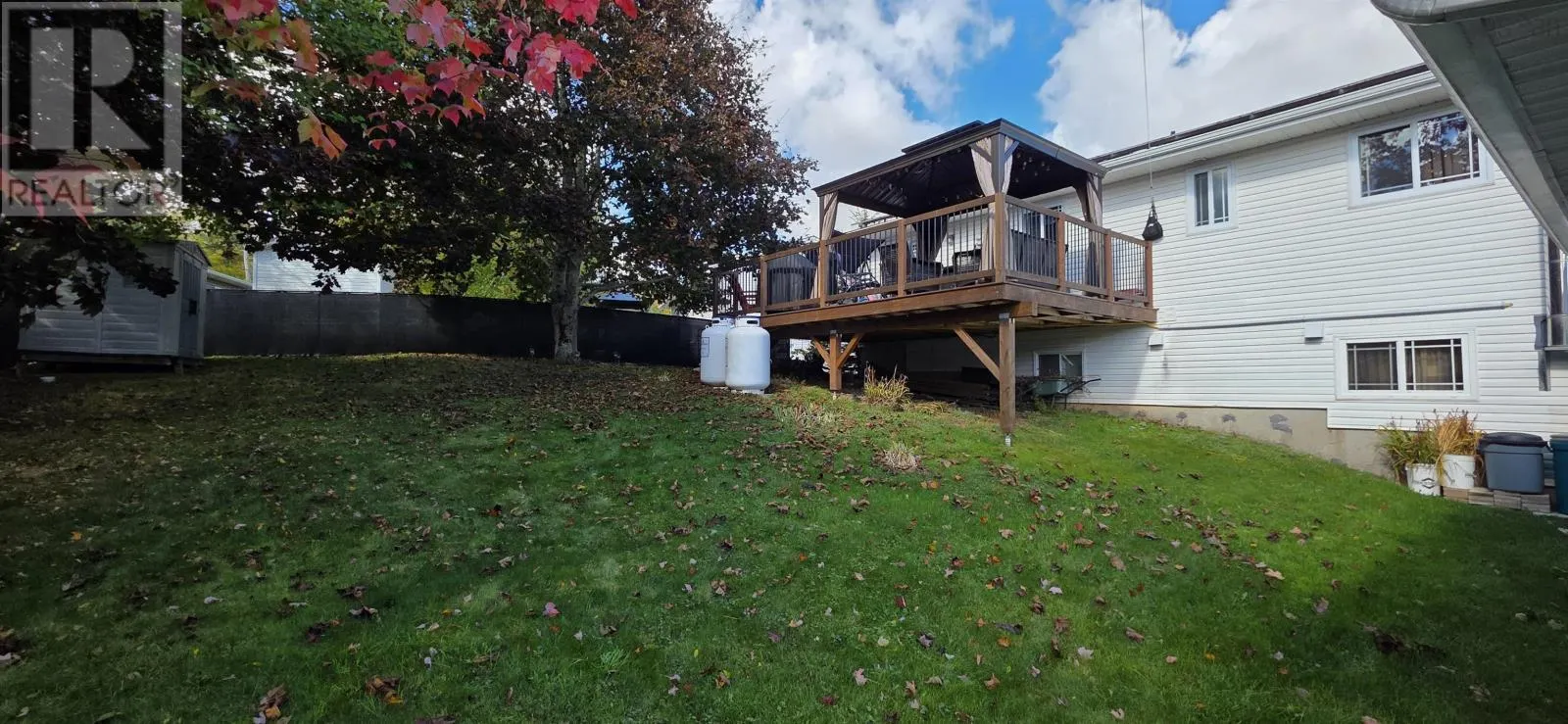 6 BARQUE Court