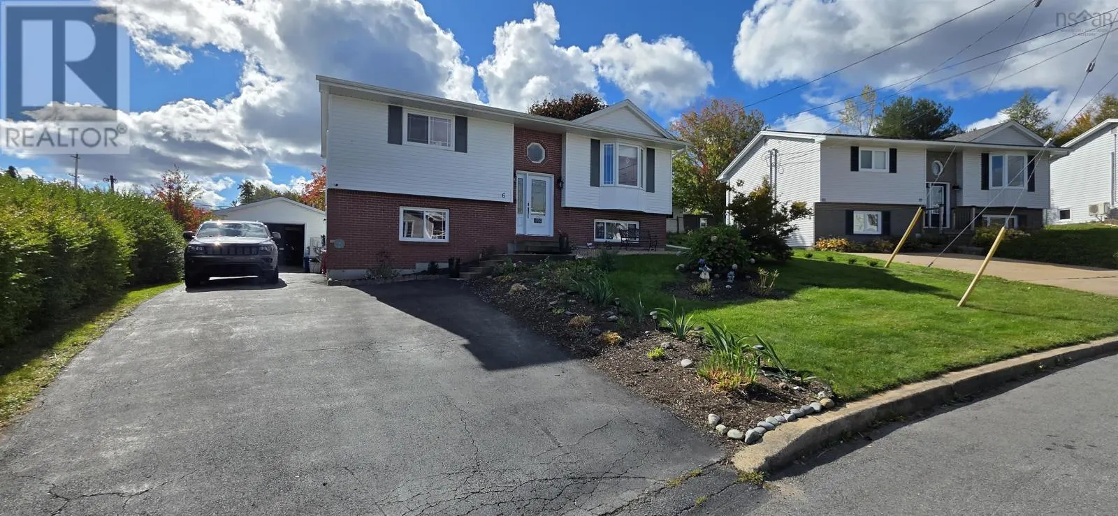 6 BARQUE Court
