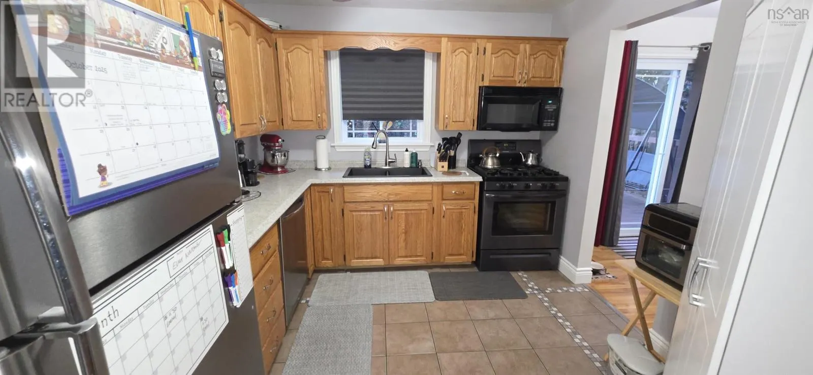 6 BARQUE Court