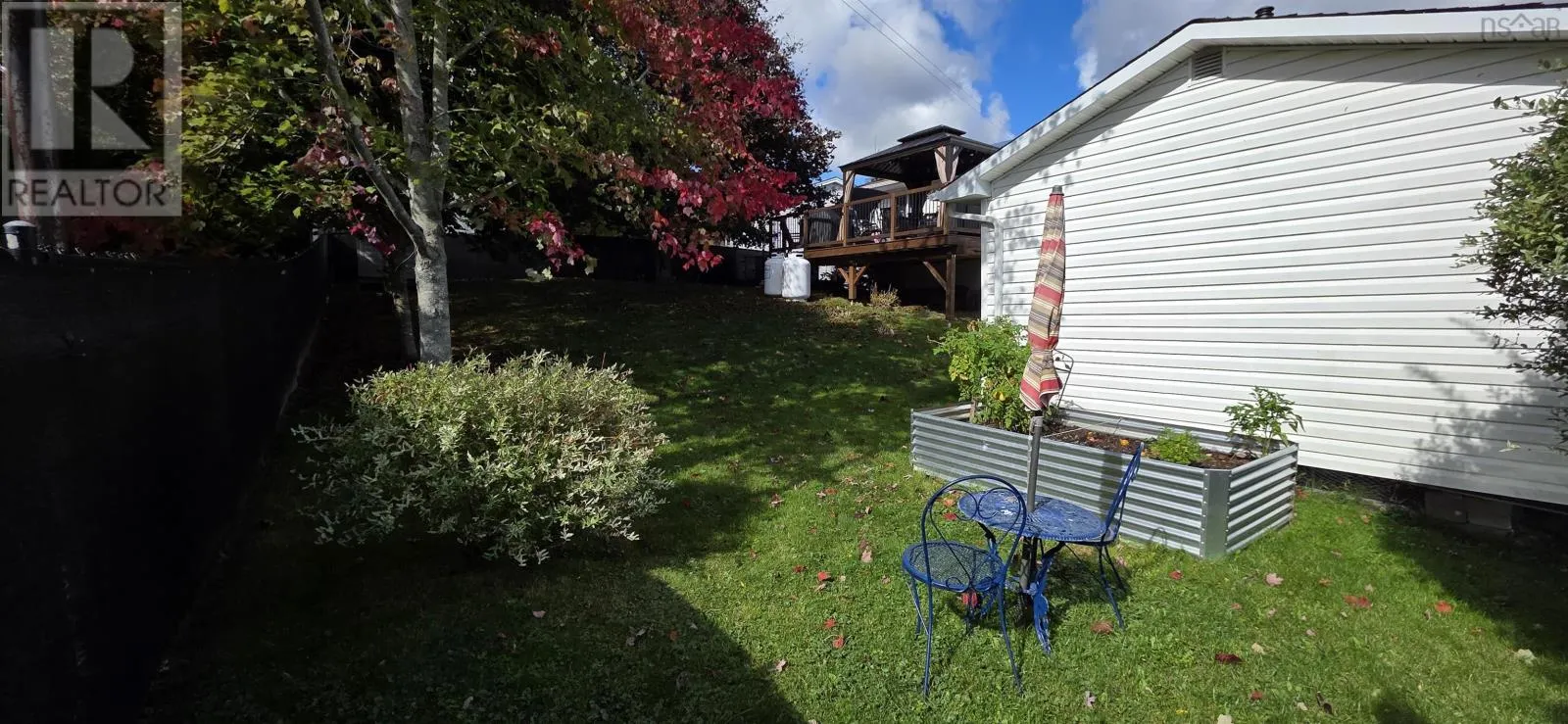 6 BARQUE Court