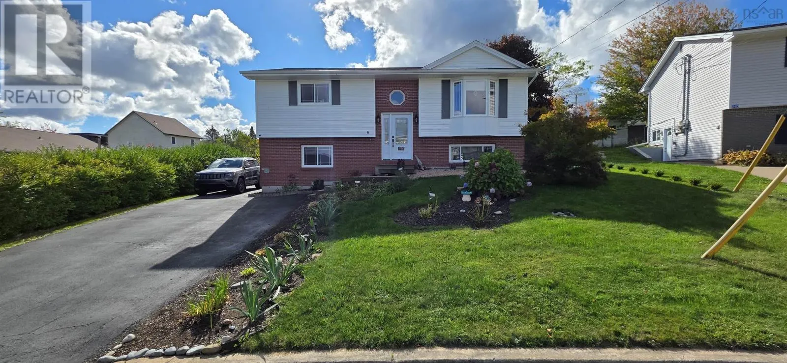 6 BARQUE Court