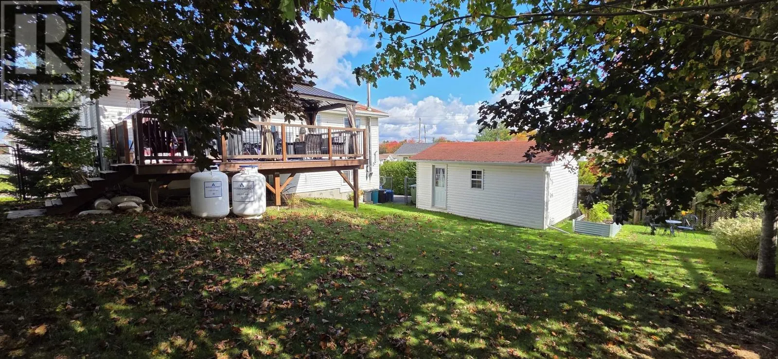 6 BARQUE Court