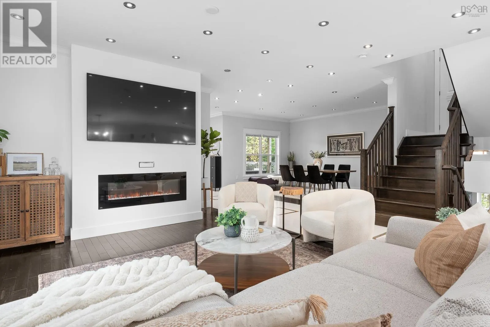 212 Voyageur Way