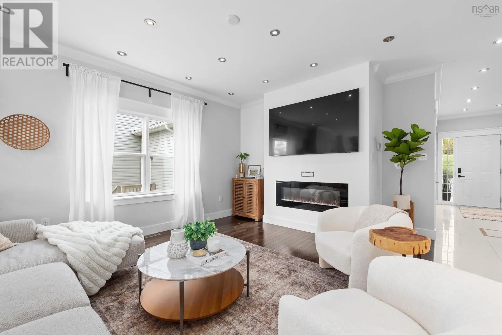 212 Voyageur Way