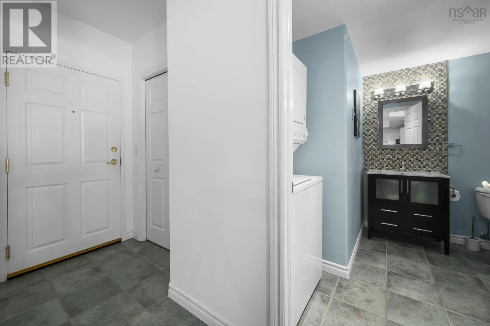 106 99 Waterfront Drive
