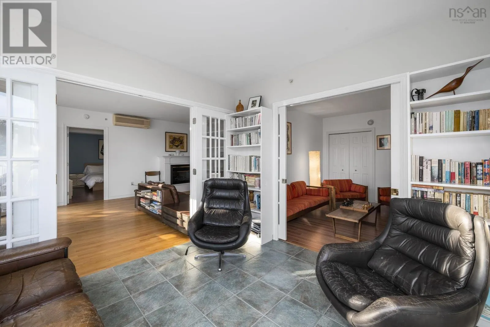 106 99 Waterfront Drive