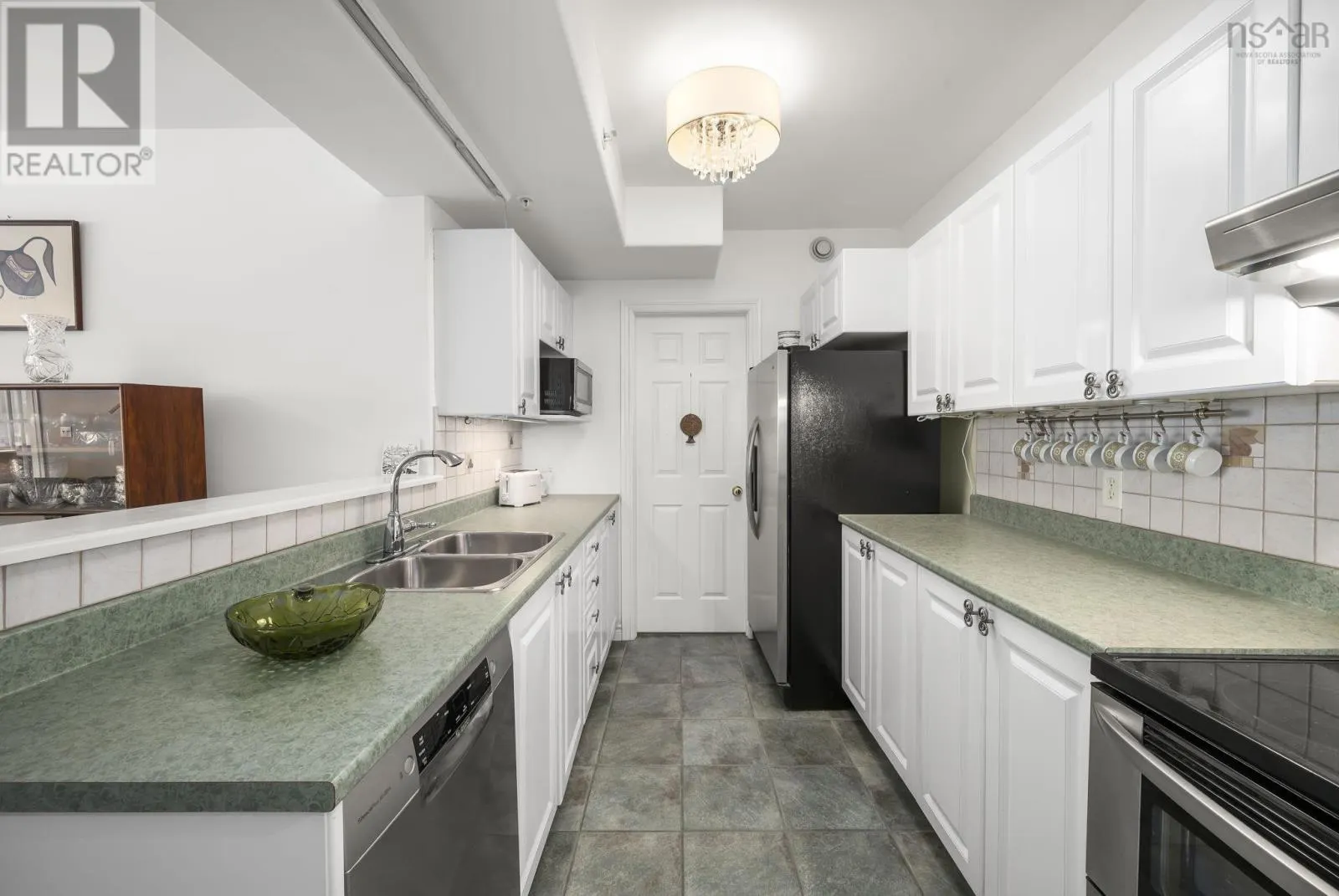 106 99 Waterfront Drive