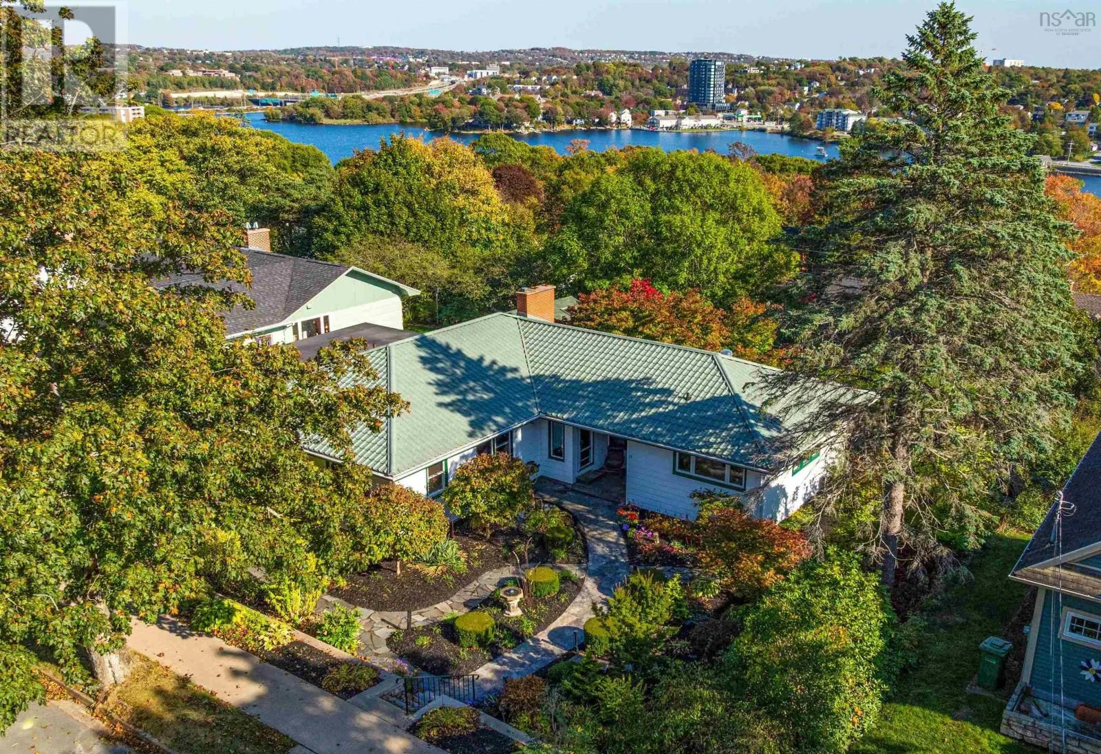 15 Lakeview Avenue