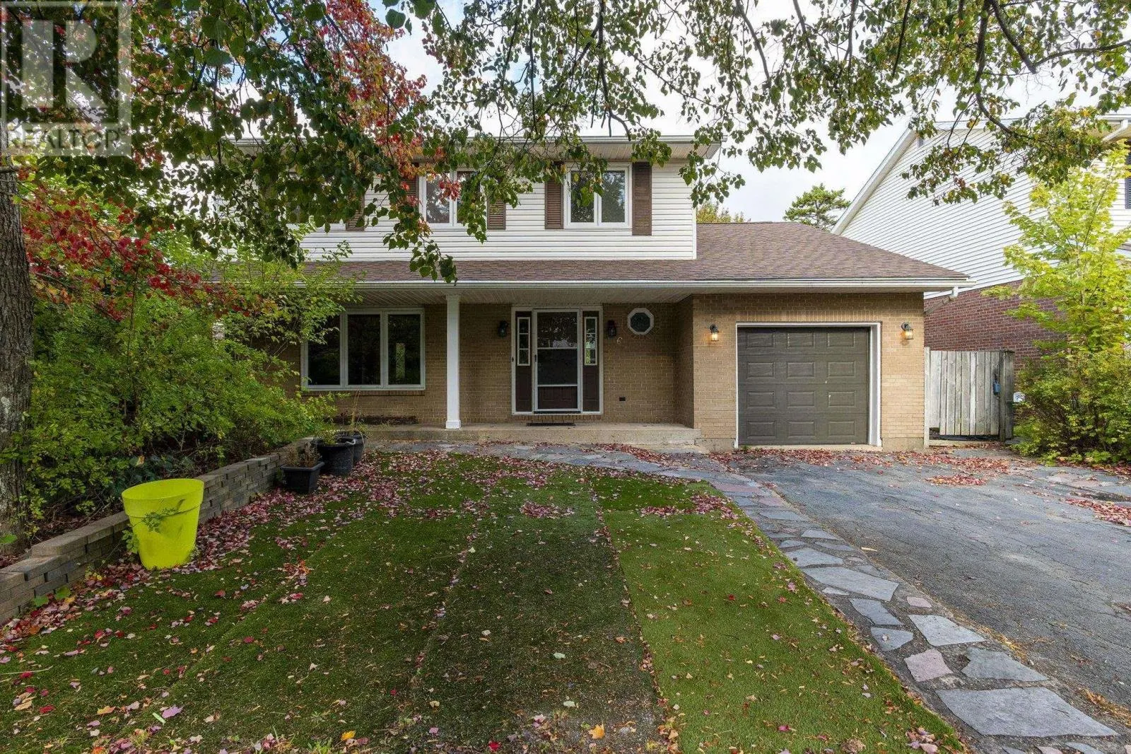 6 Amberwood Court