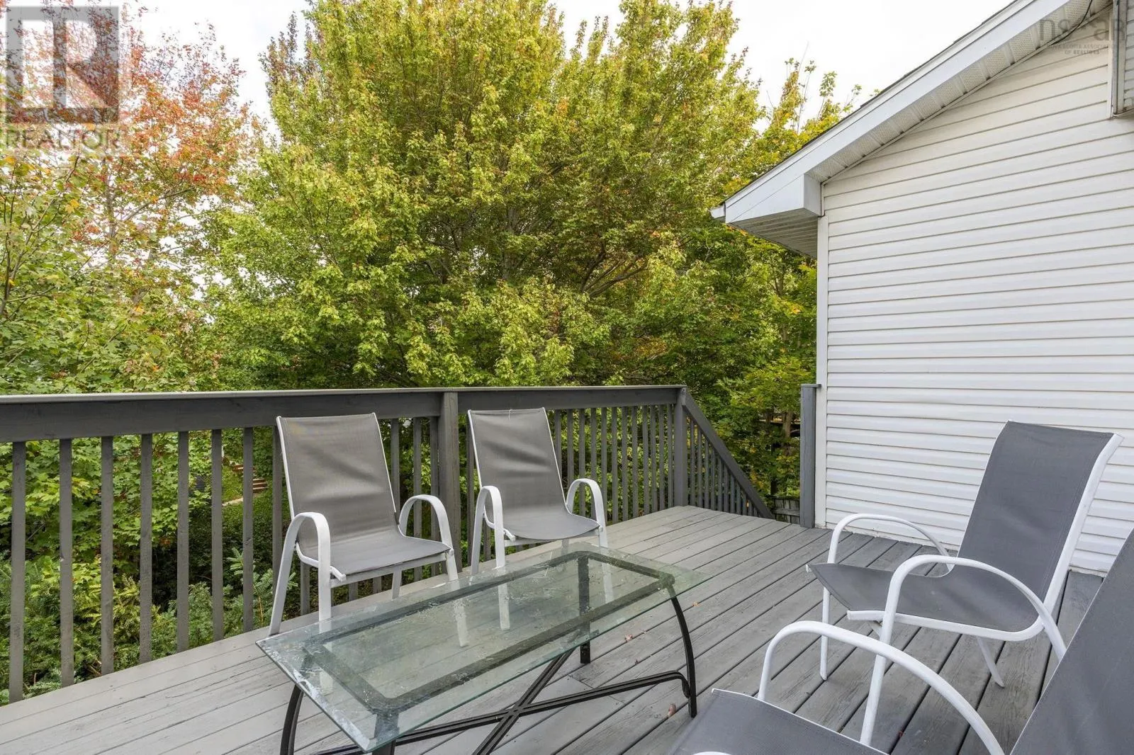 6 Amberwood Court
