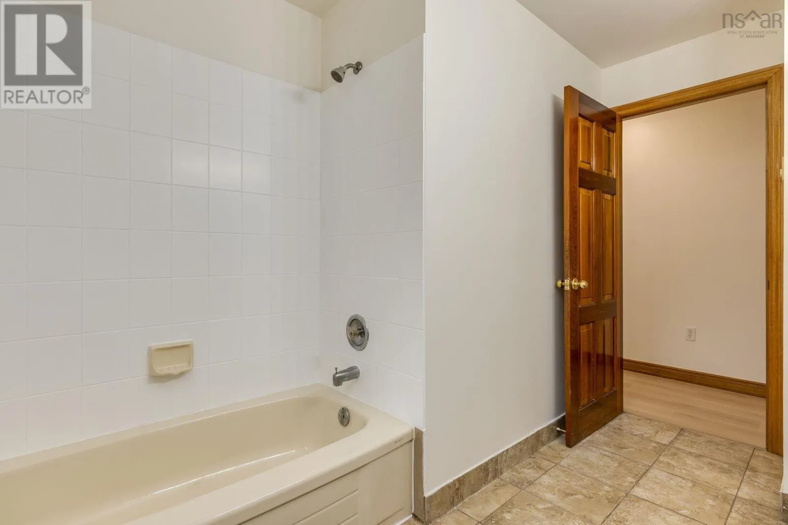 6 Amberwood Court