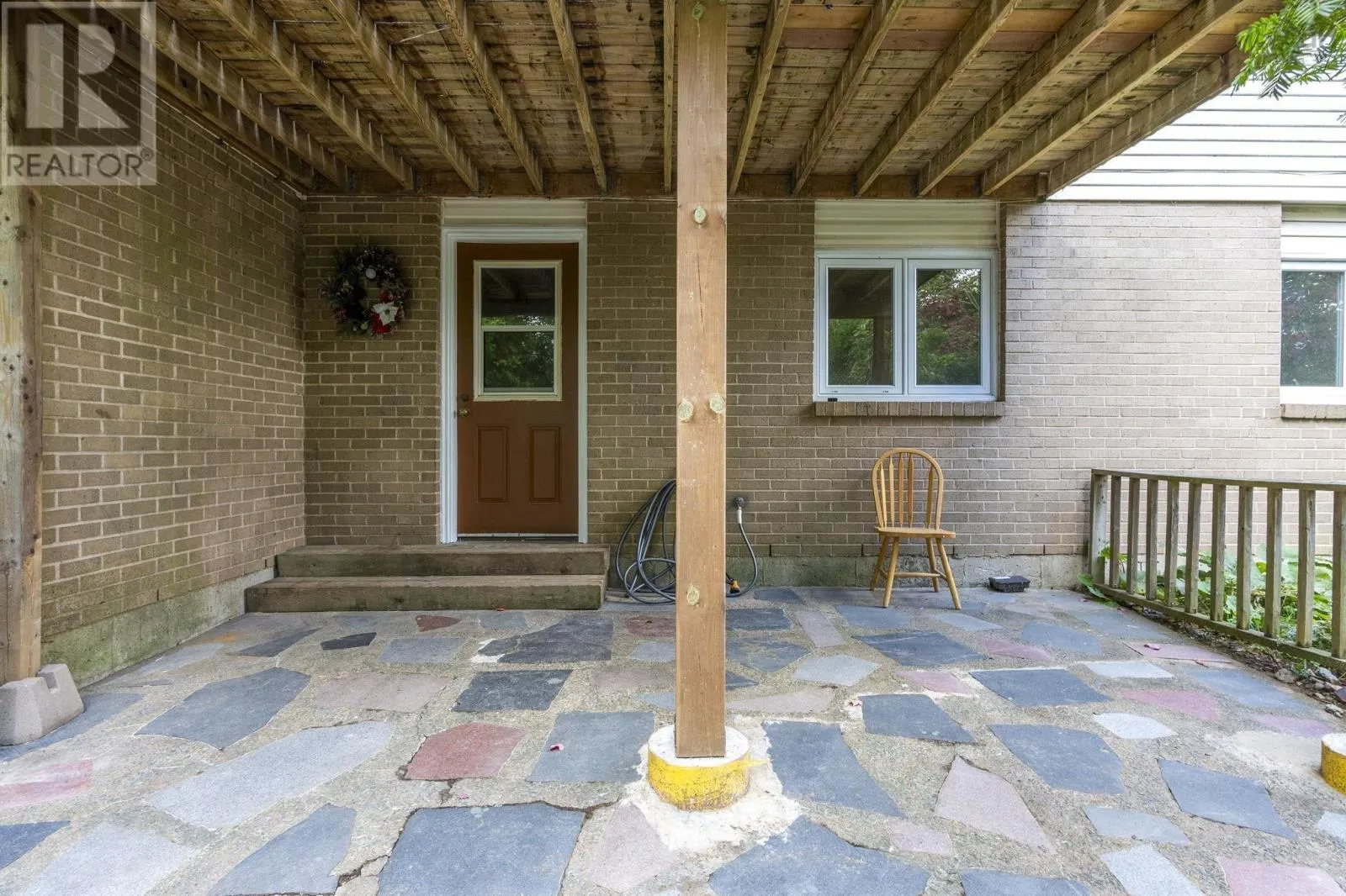 6 Amberwood Court