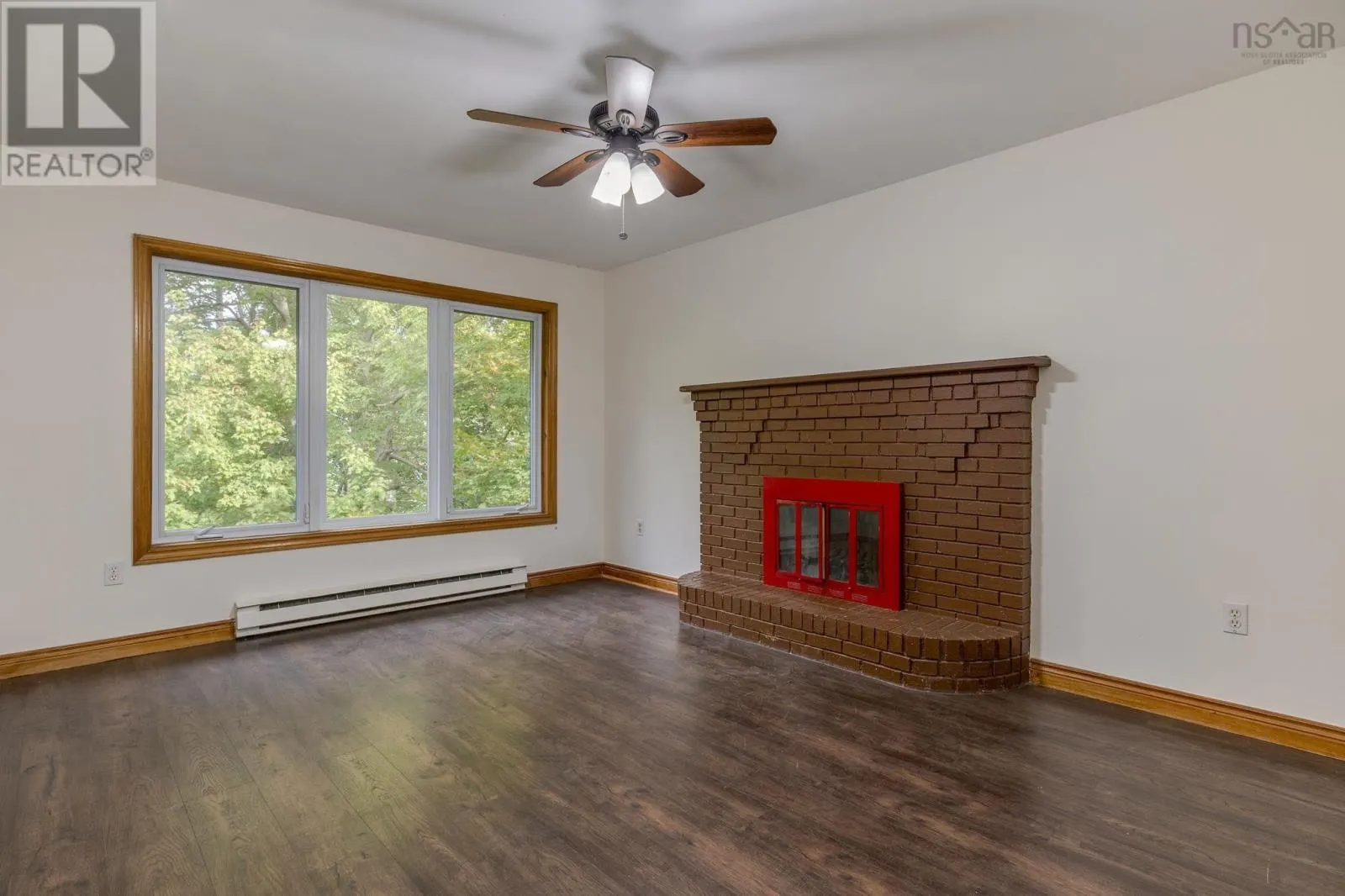 6 Amberwood Court