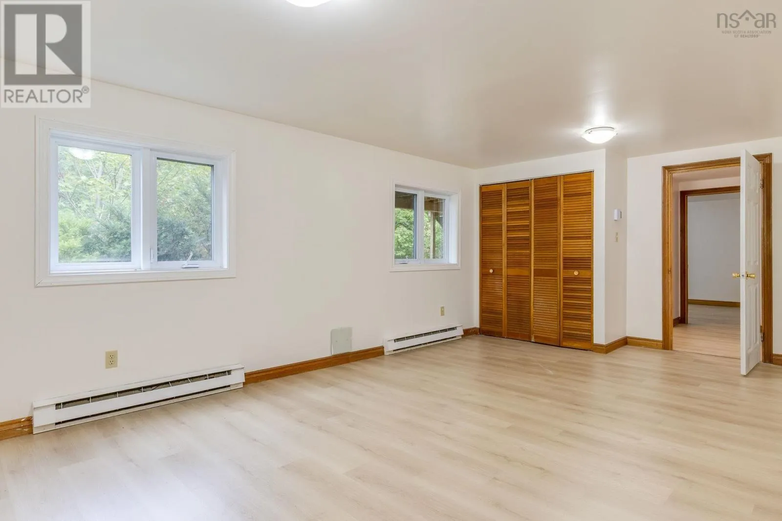 6 Amberwood Court
