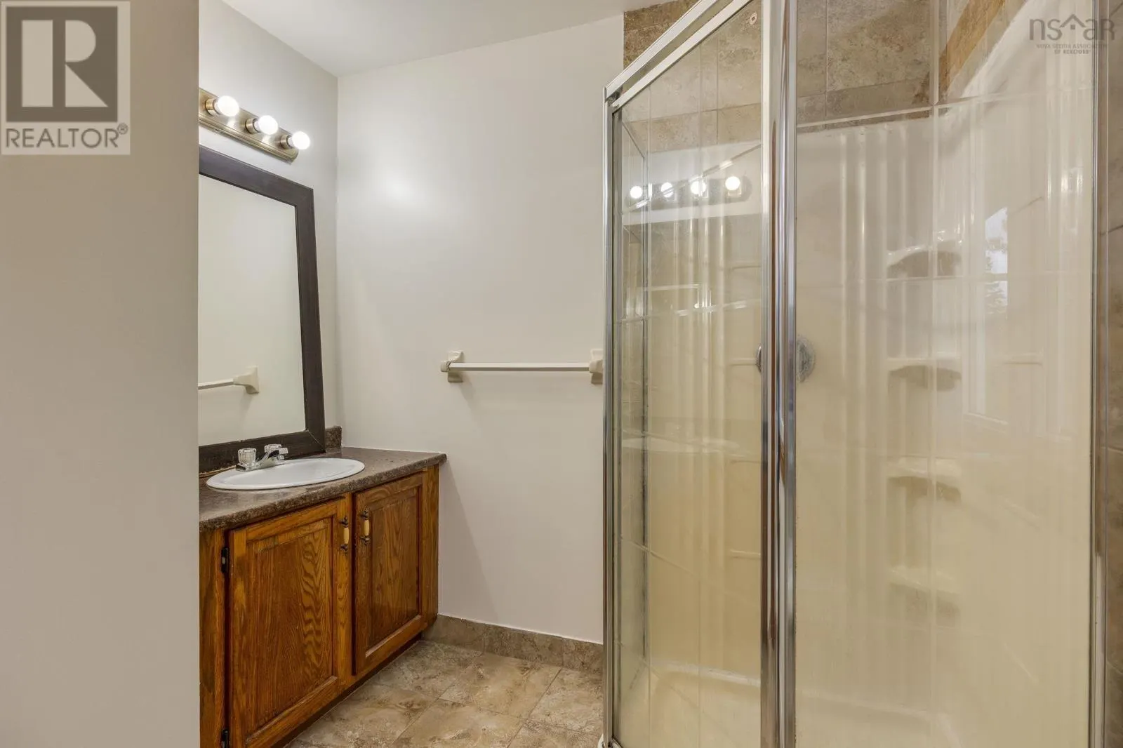 6 Amberwood Court