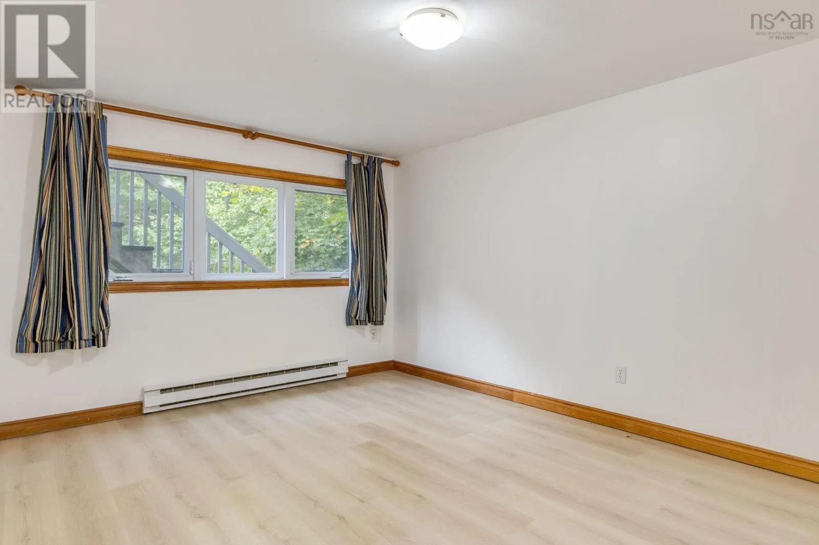 6 Amberwood Court