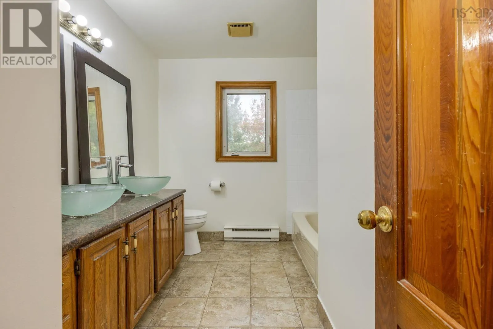 6 Amberwood Court