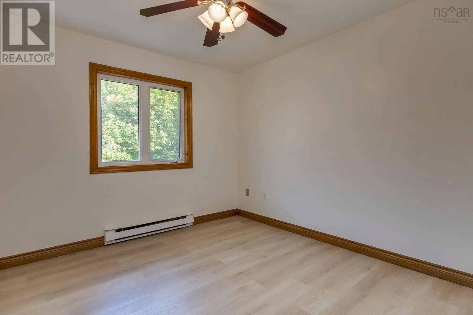 6 Amberwood Court
