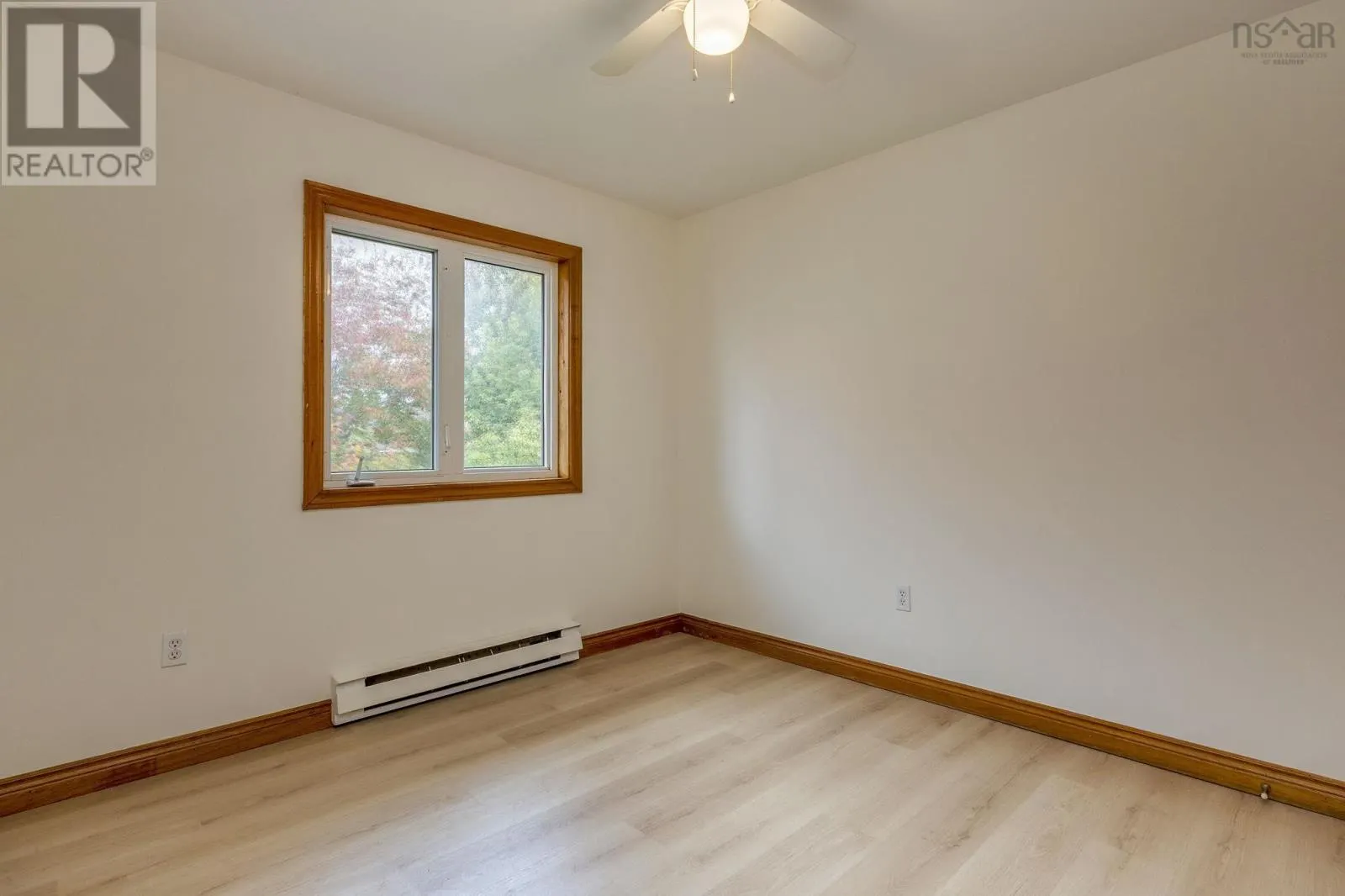 6 Amberwood Court