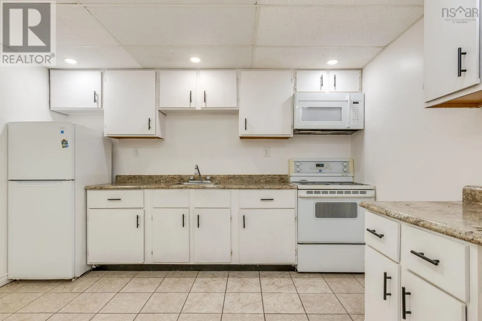 6 Amberwood Court