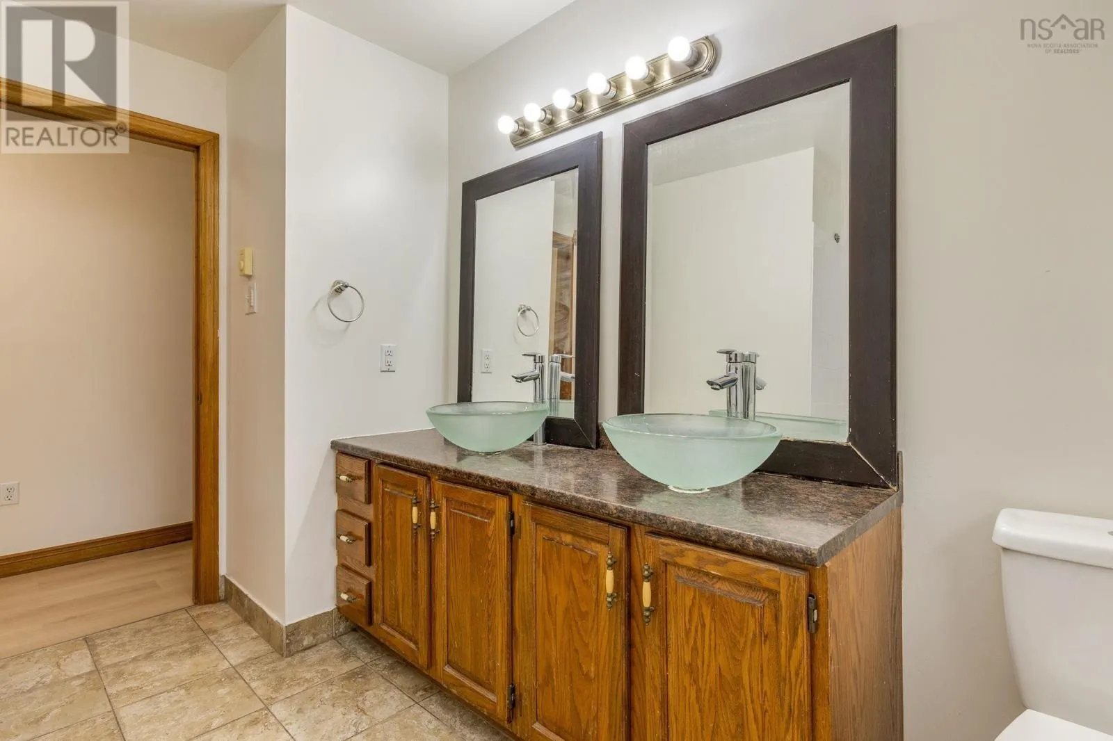 6 Amberwood Court