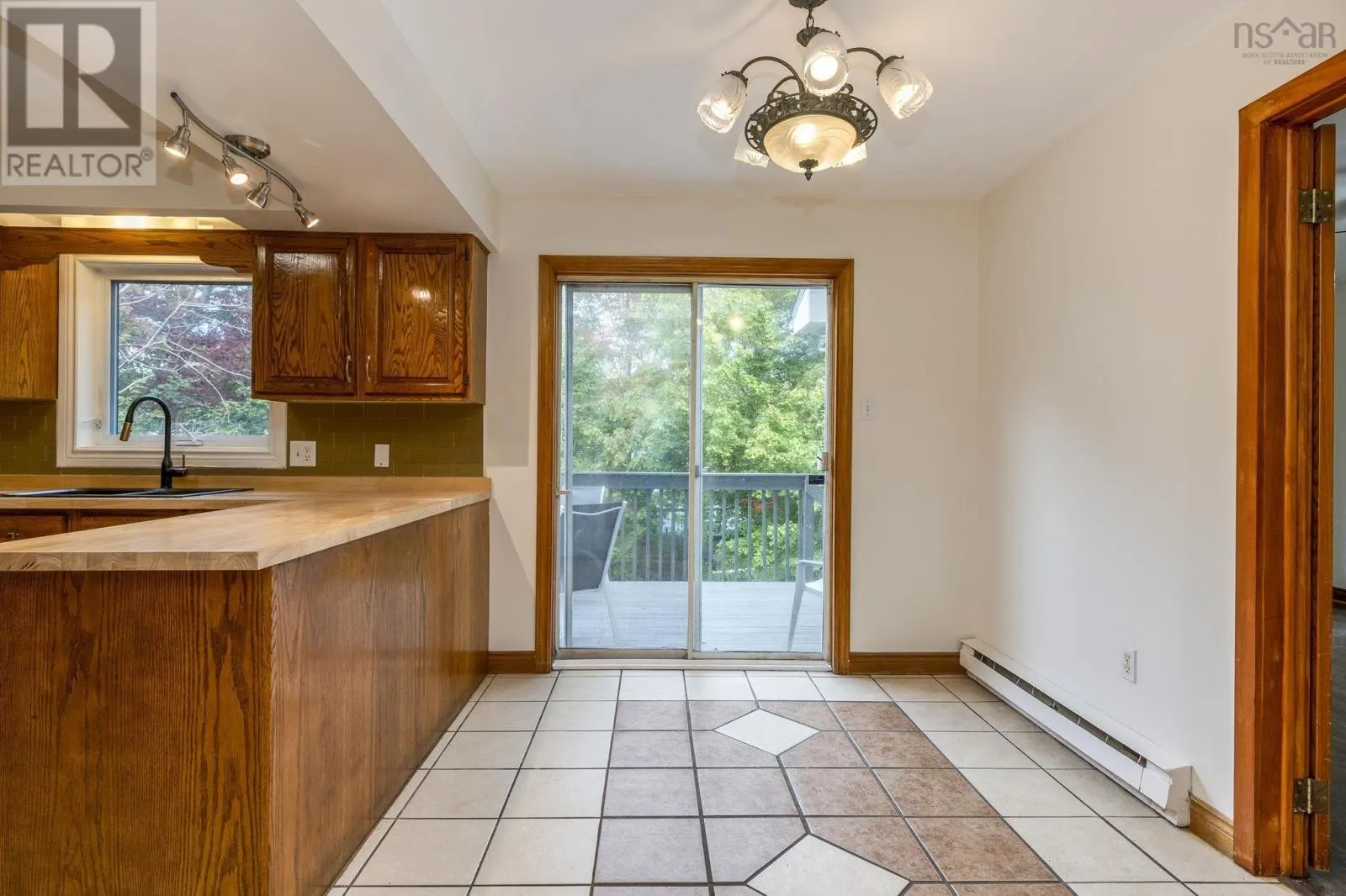 6 Amberwood Court