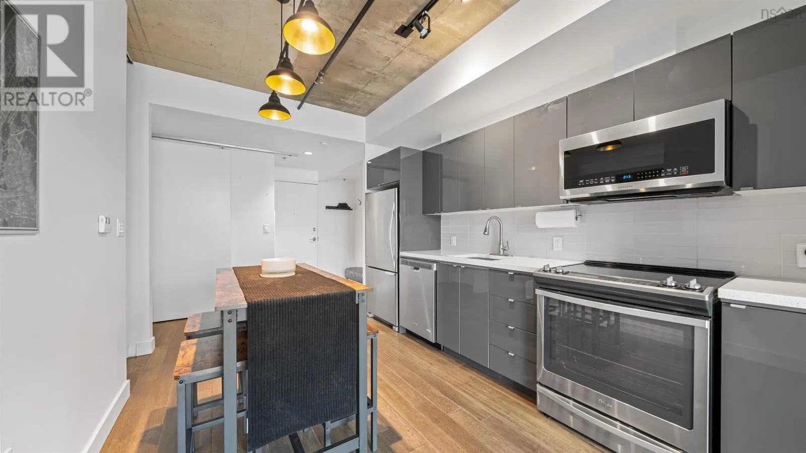 515 1065 Barrington Street