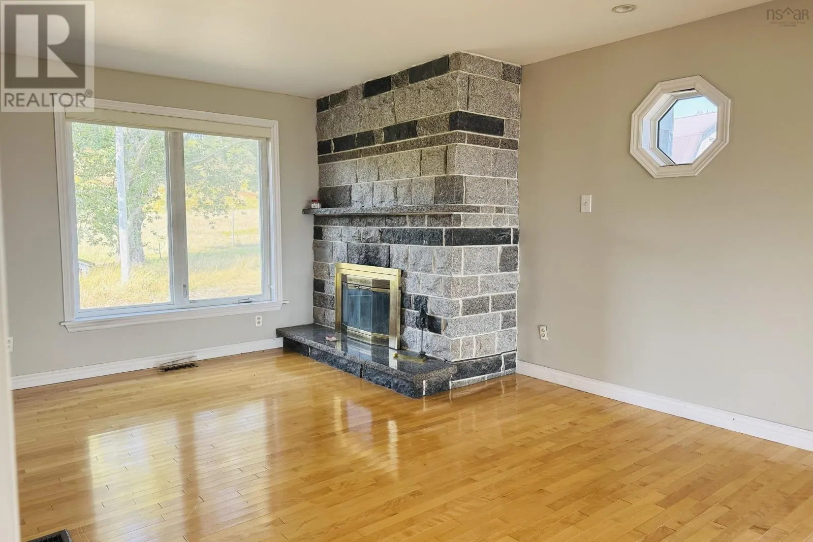 8005 Highway 209