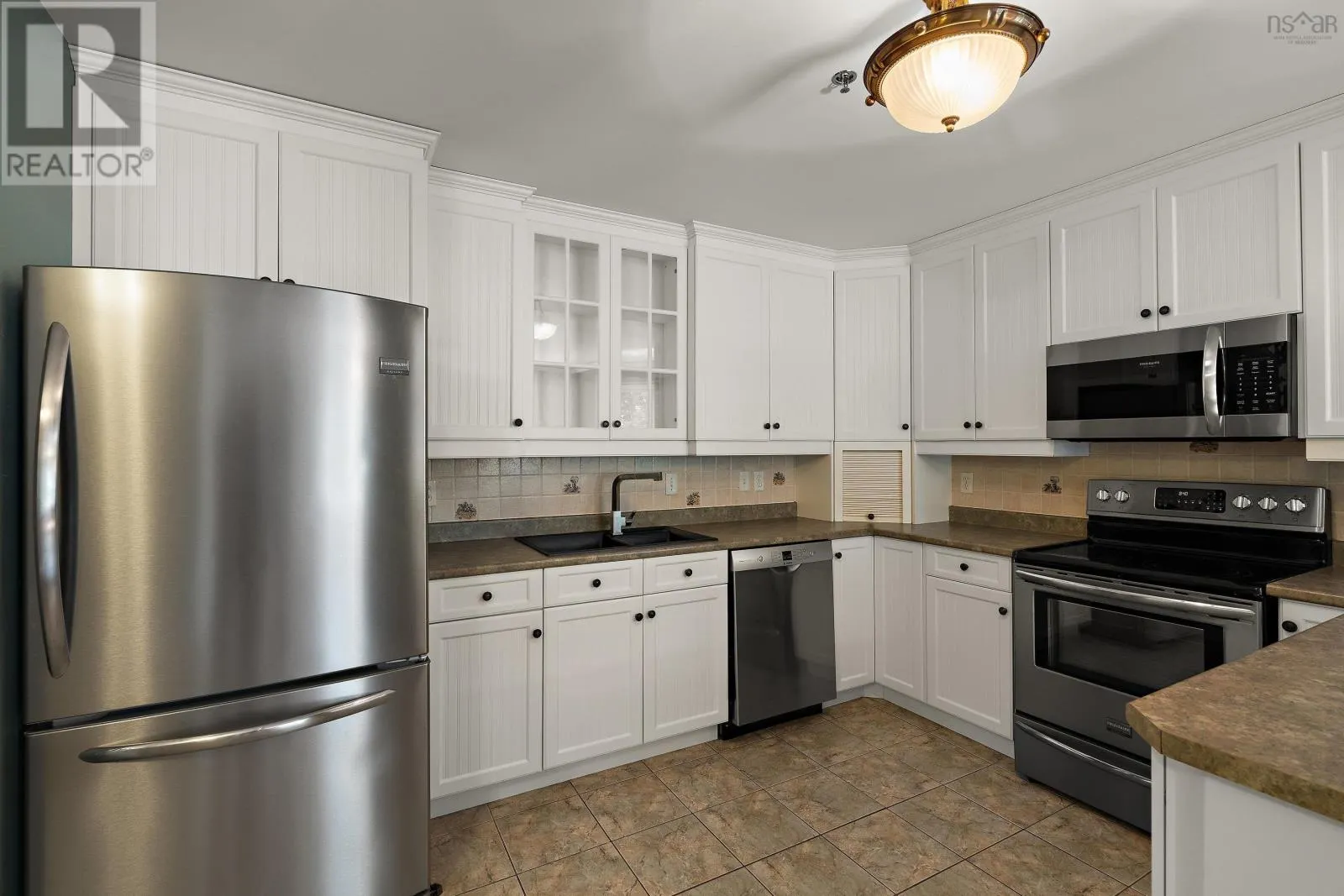 207 114 Regency Park Drive