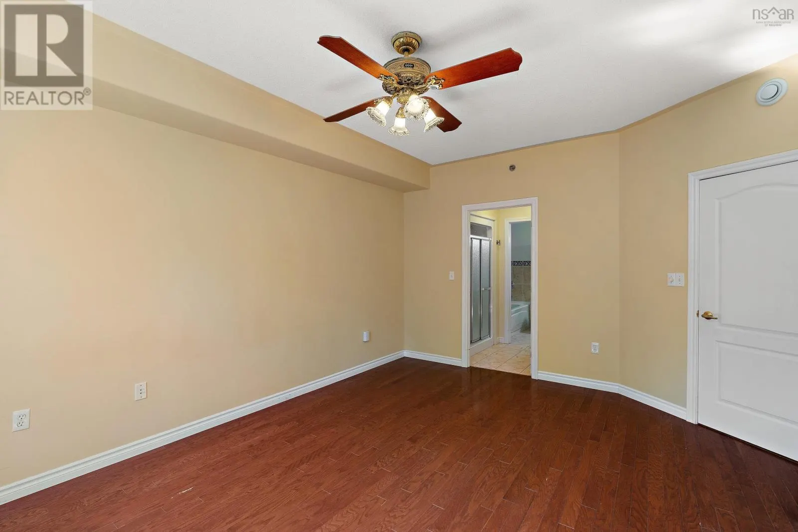 207 114 Regency Park Drive