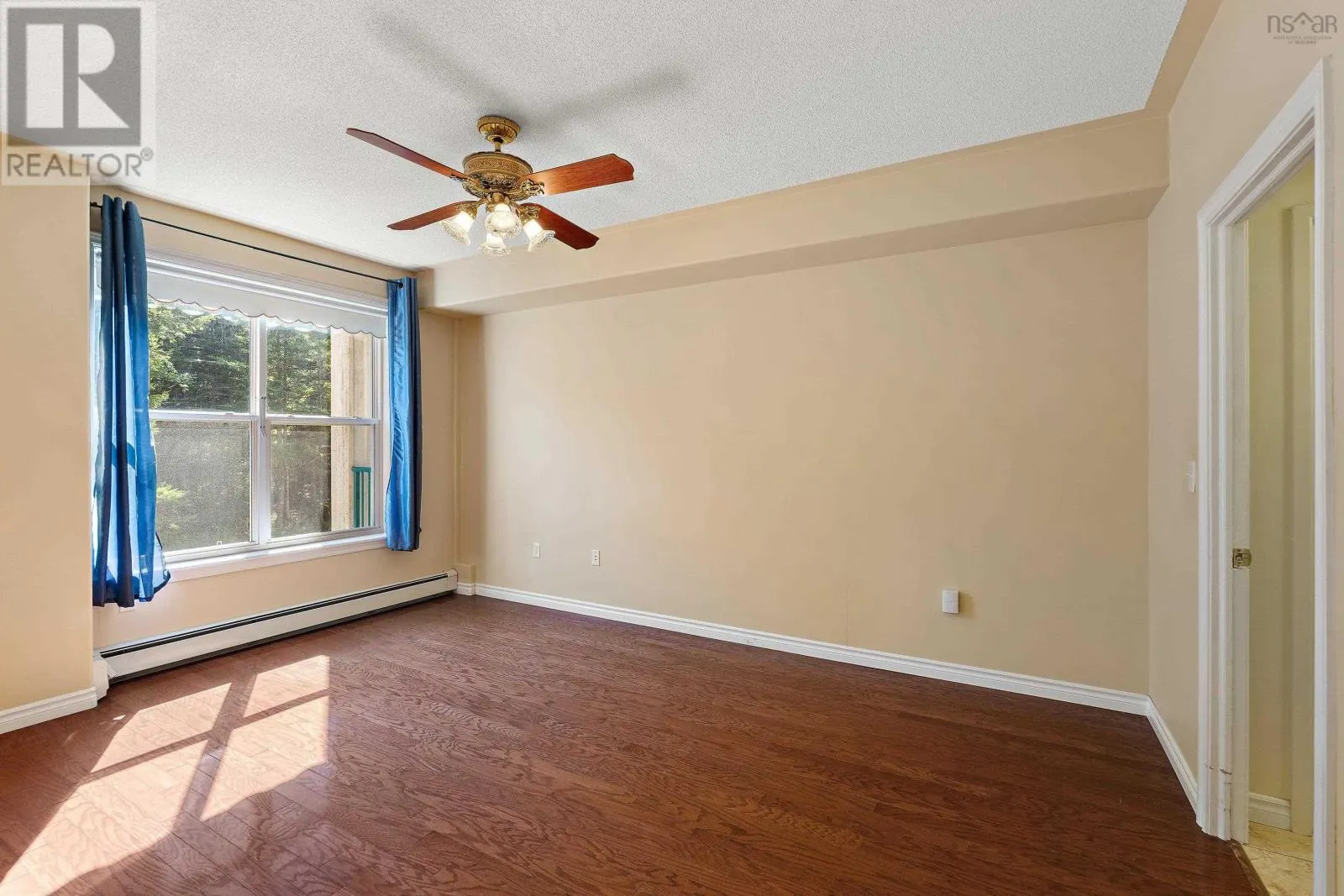 207 114 Regency Park Drive