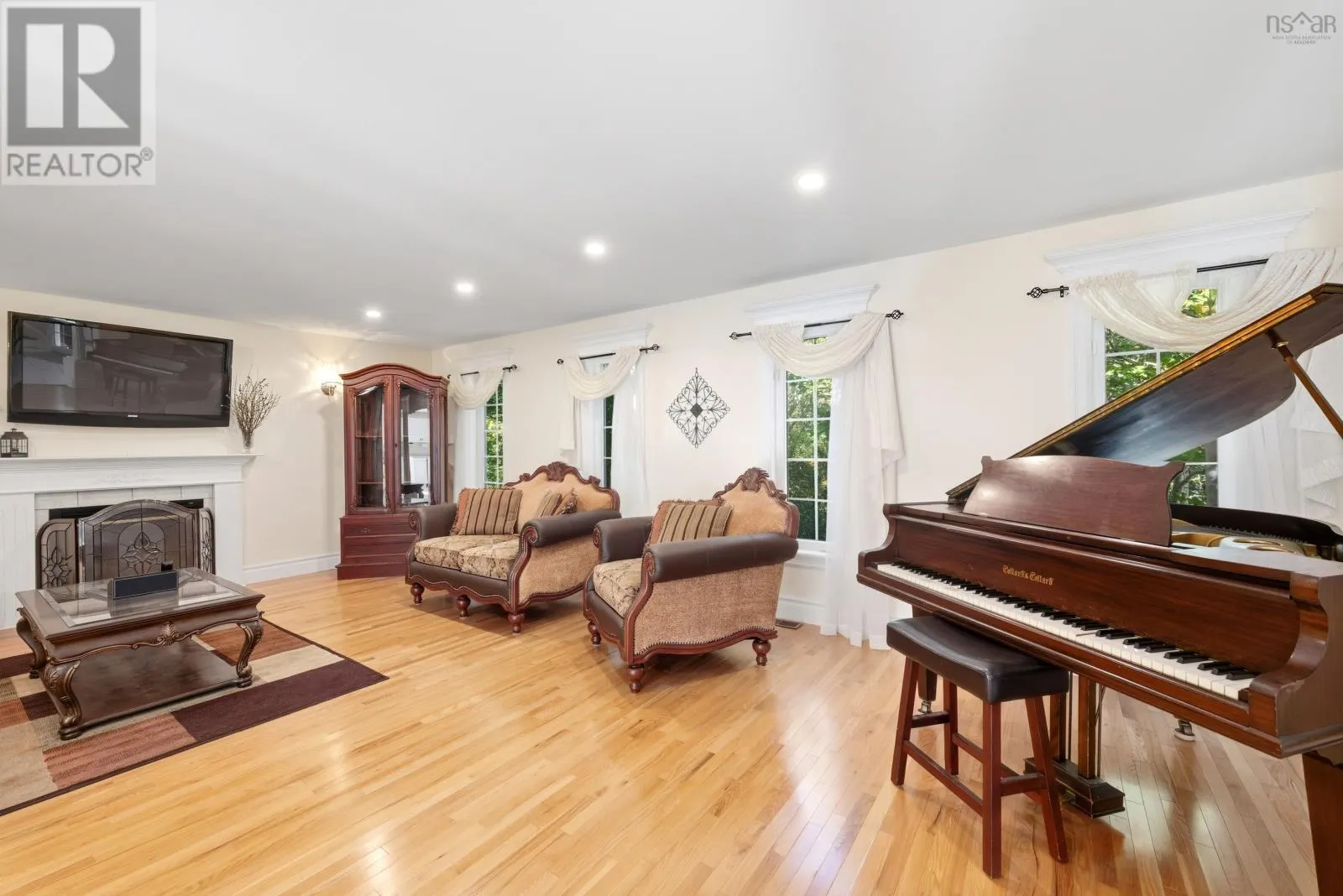 9 Haliburton Crescent