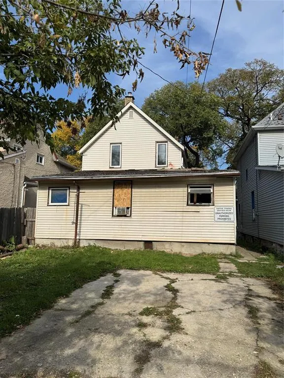 386 College Avenue