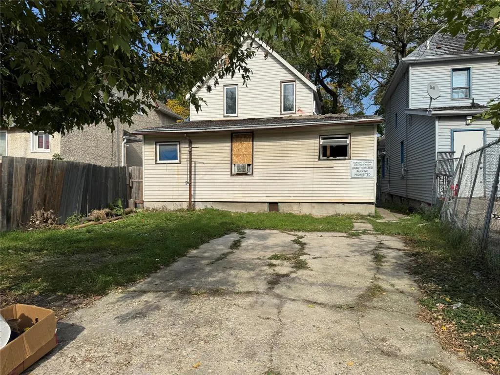 386 College Avenue